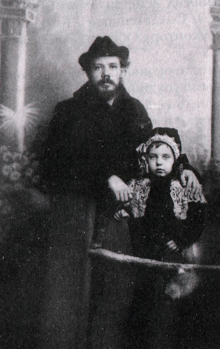 Иконописец Яков Алексеевич  Богатенко с дочерью Валентиной. 1910 год